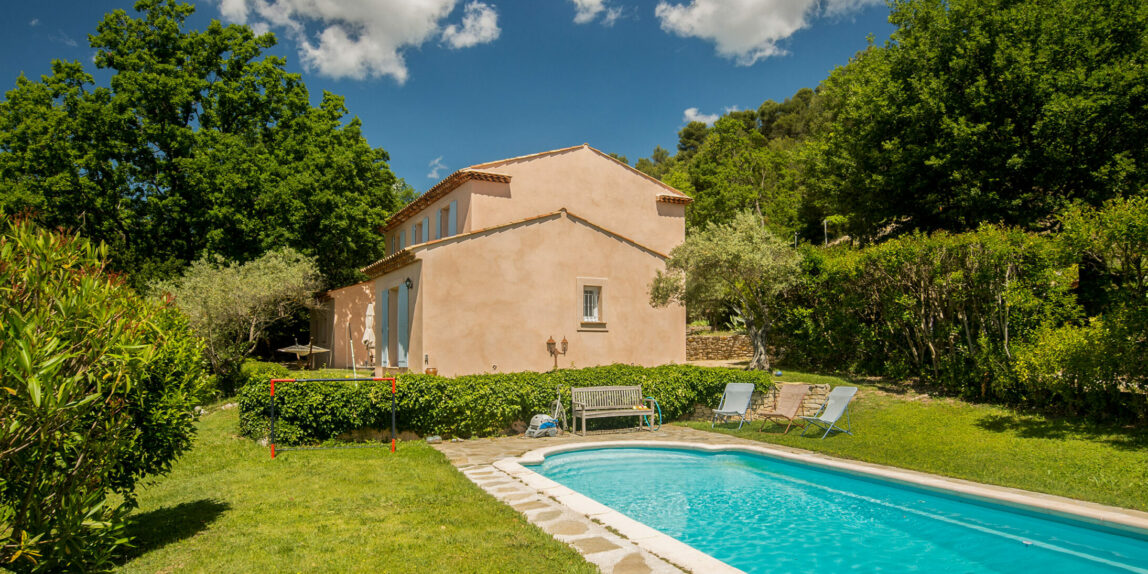 Maison avec jardin et piscine